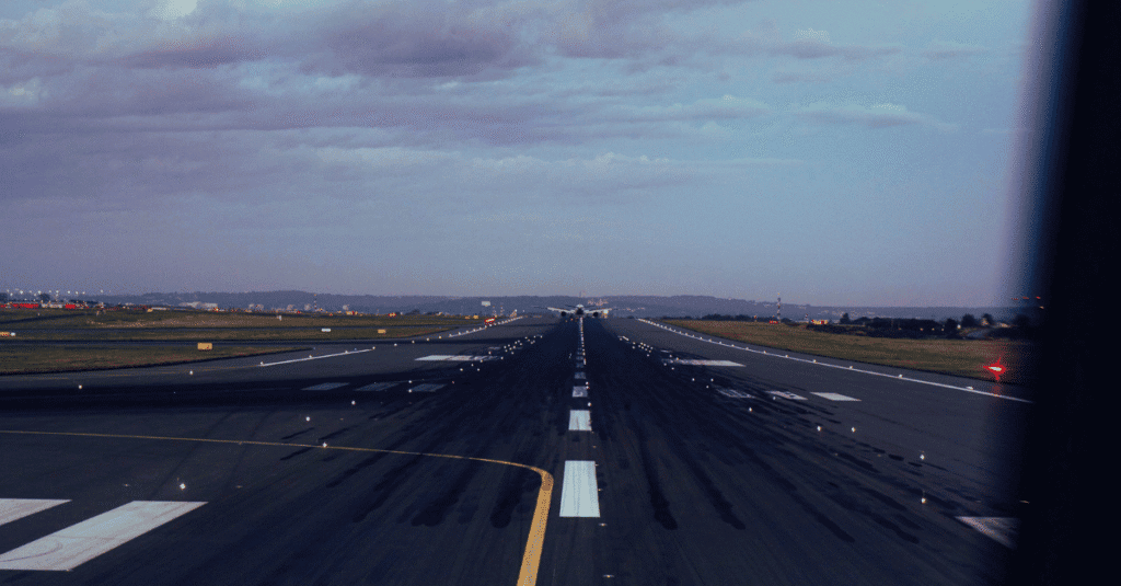 AerFin_takeoff_runway_1125